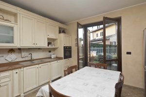 Cucina porta finestra villa unifamiliare a Carmagnola in vendita domoria Torino